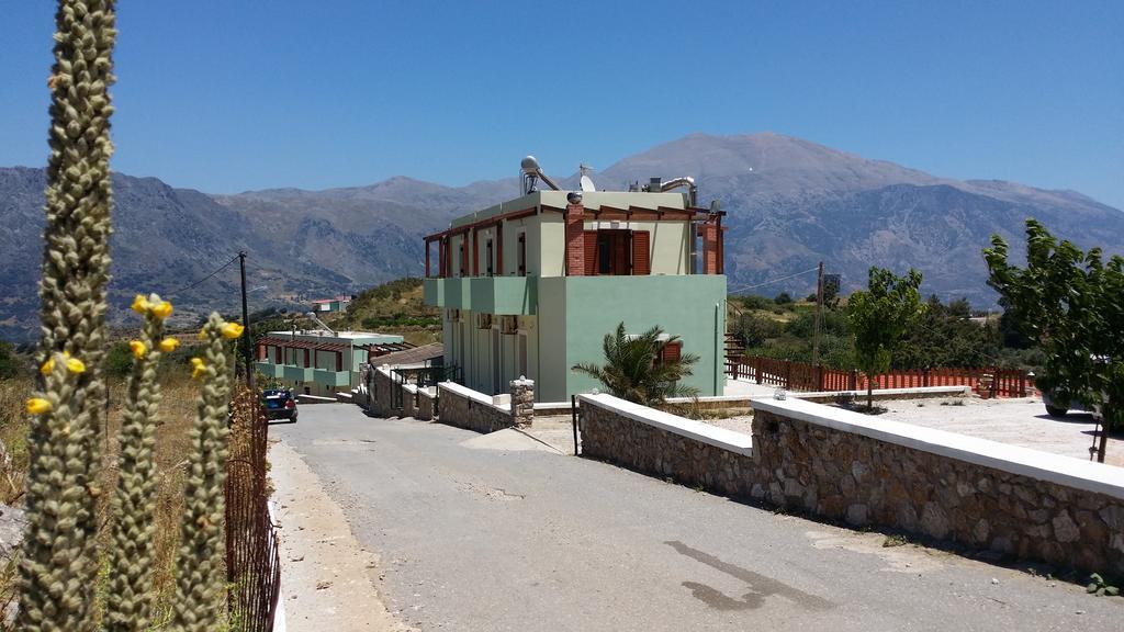 Elia Méronas Exteriér fotografie